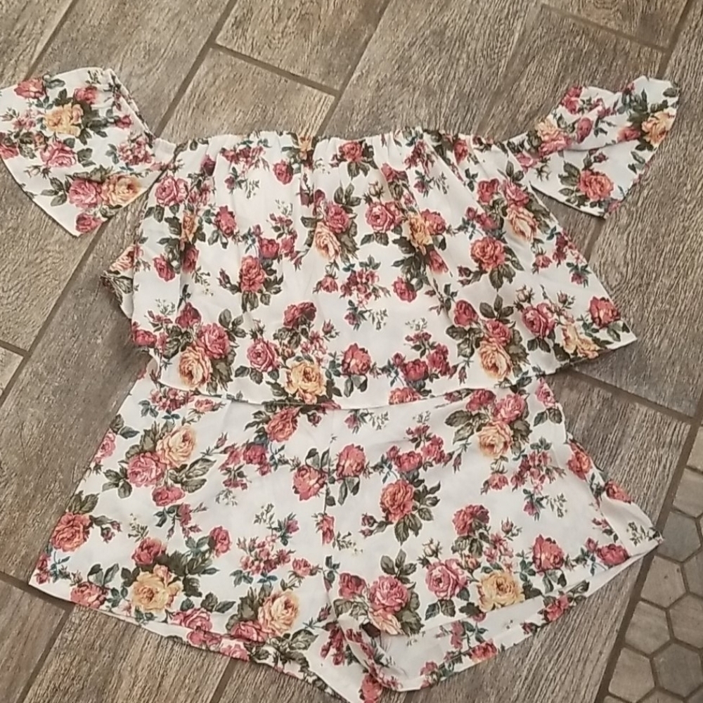 NWT Floral Ruffled Romper Size Extra Extra Small